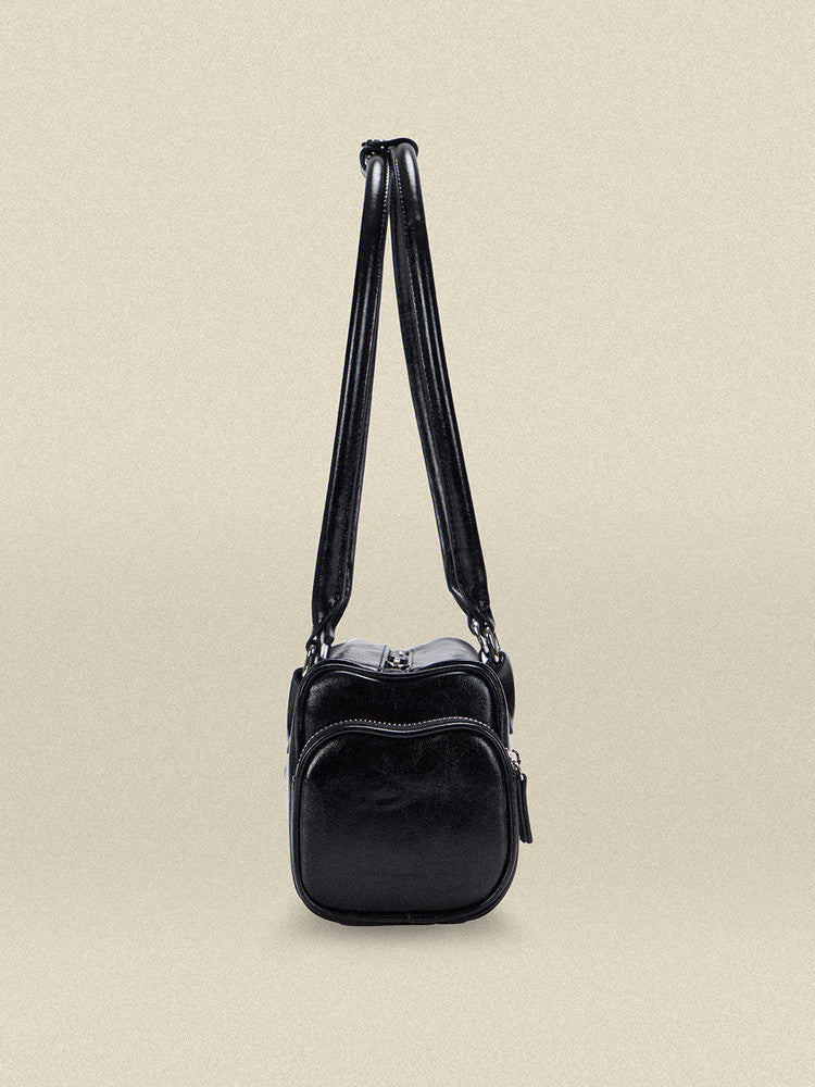 Pinné Shoulder Bag / black