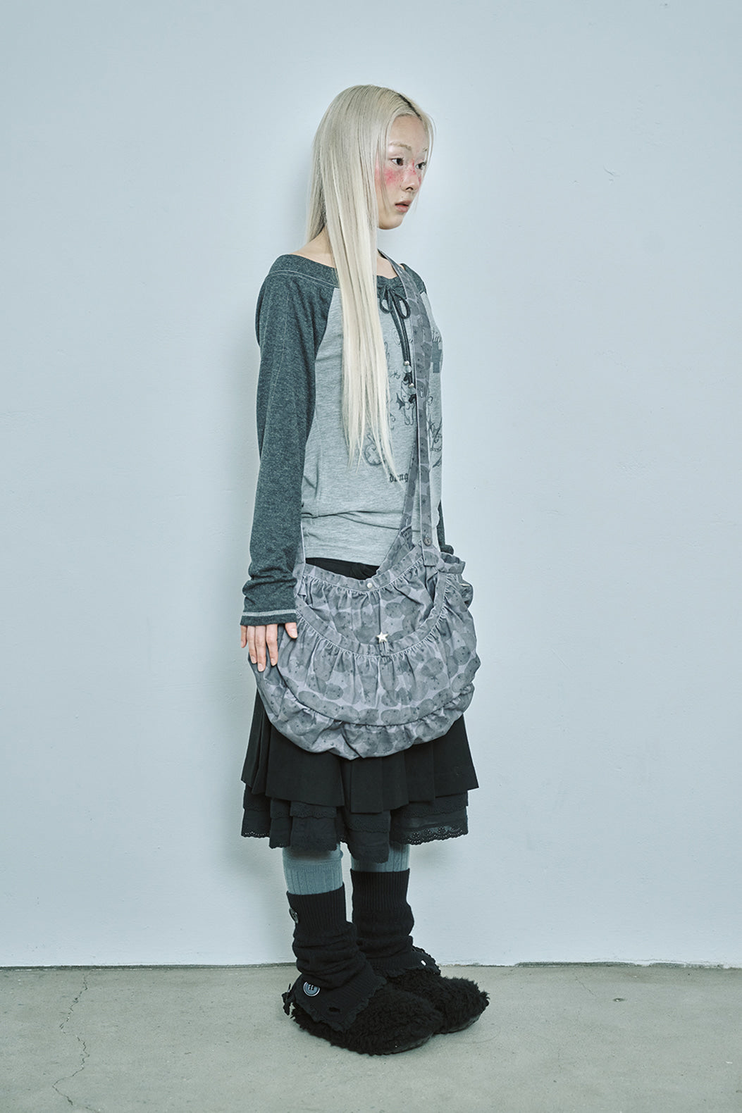 hugyourskin Stardust printed cross bag (Charcoal)