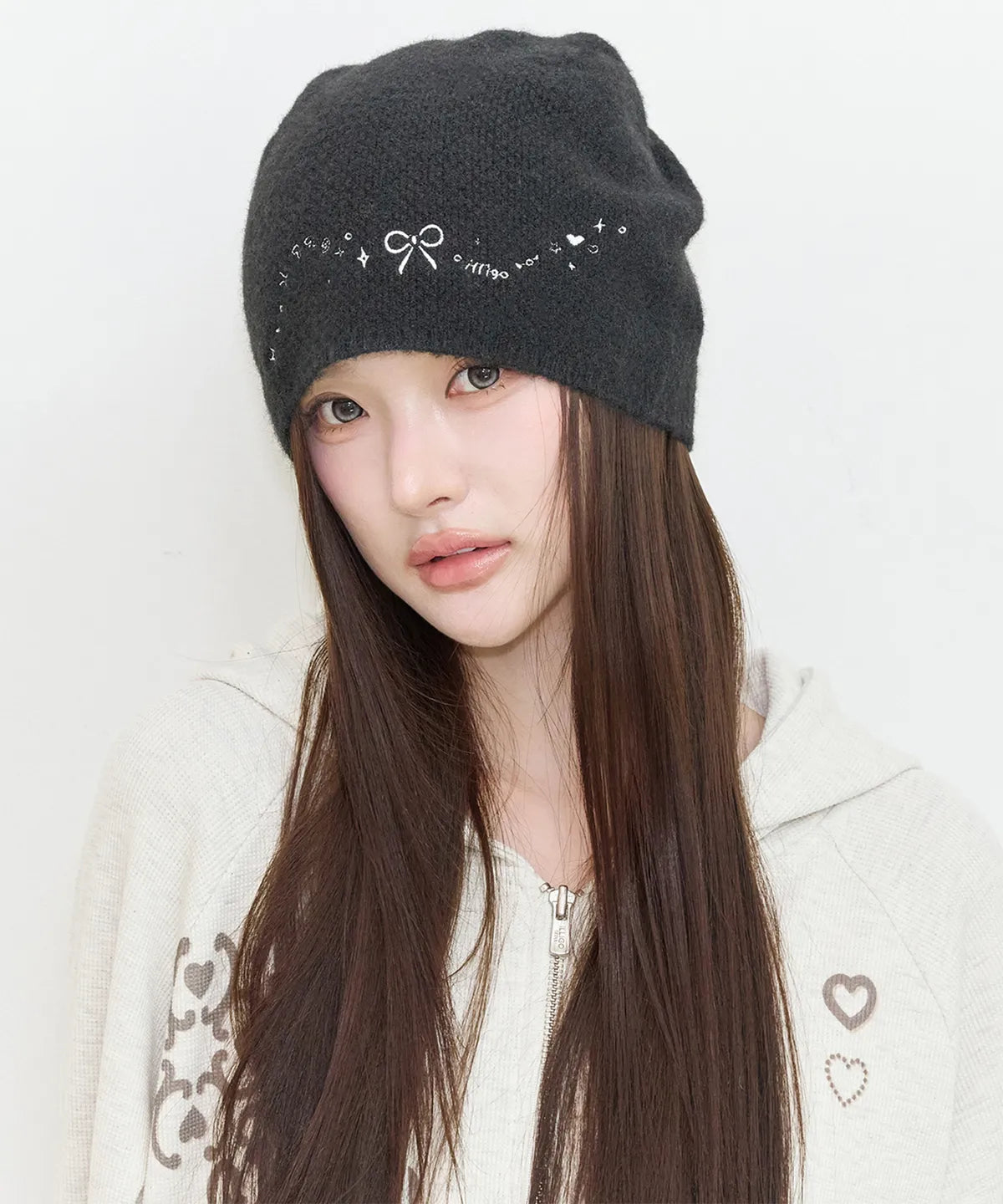 [illigo] DRAWING EMBROIDERY BEANIE_BLACK