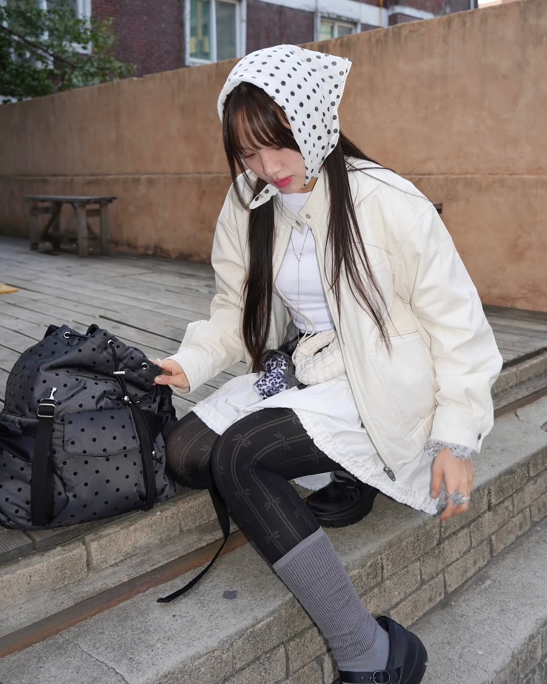 siweol Bow String Backpack / Dot Black