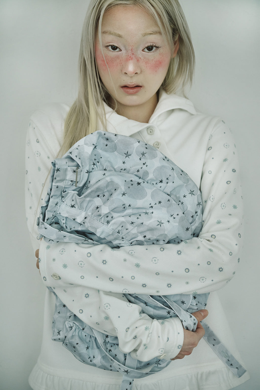 hugyourskin Stardust printed cross bag (Graish blue)