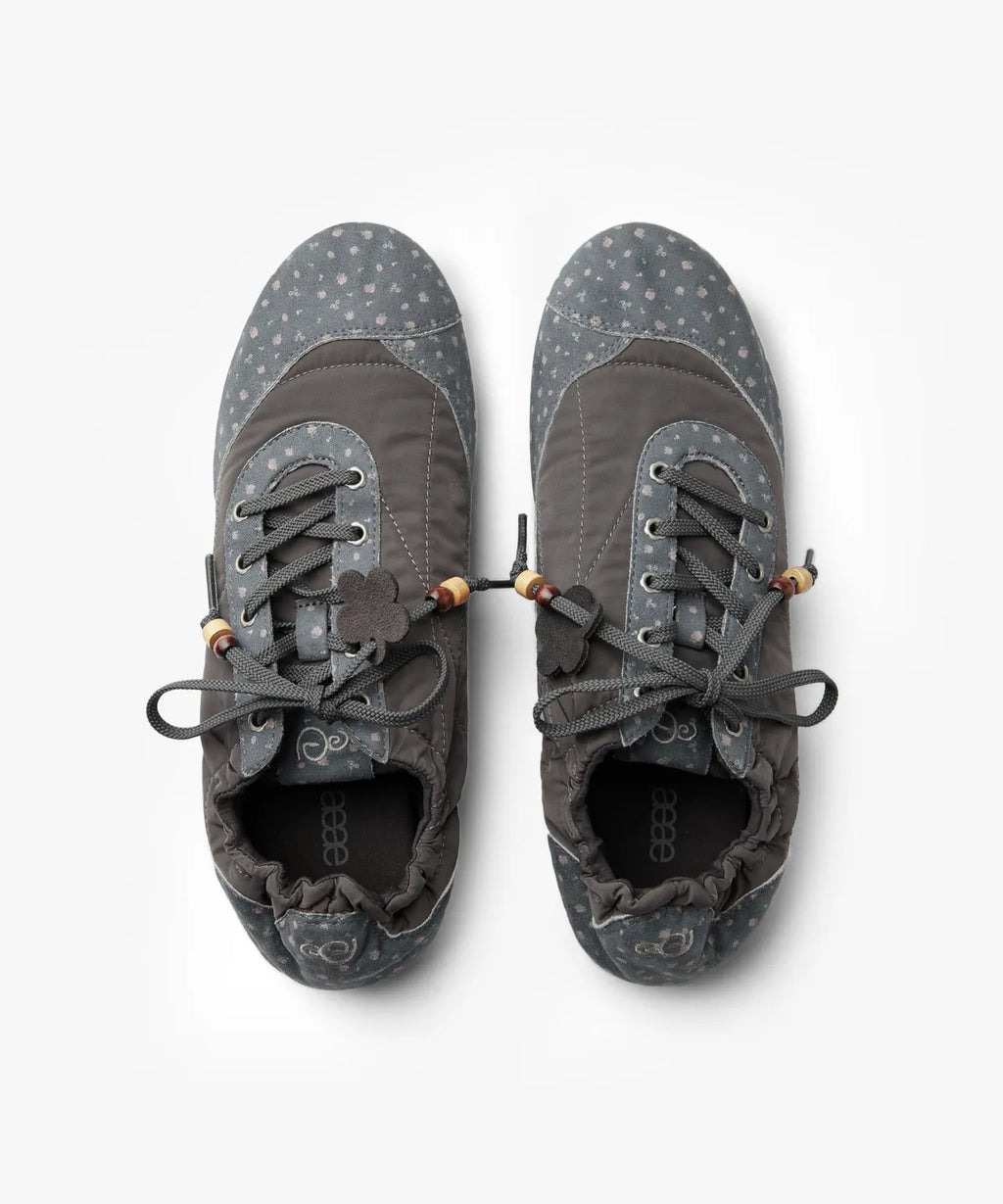 [aeae] AEAE FLOWER TRAINER_CHARCOAL