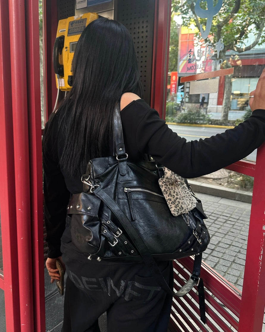 DEINET STUD POCKET BIG BAG IN BLACK