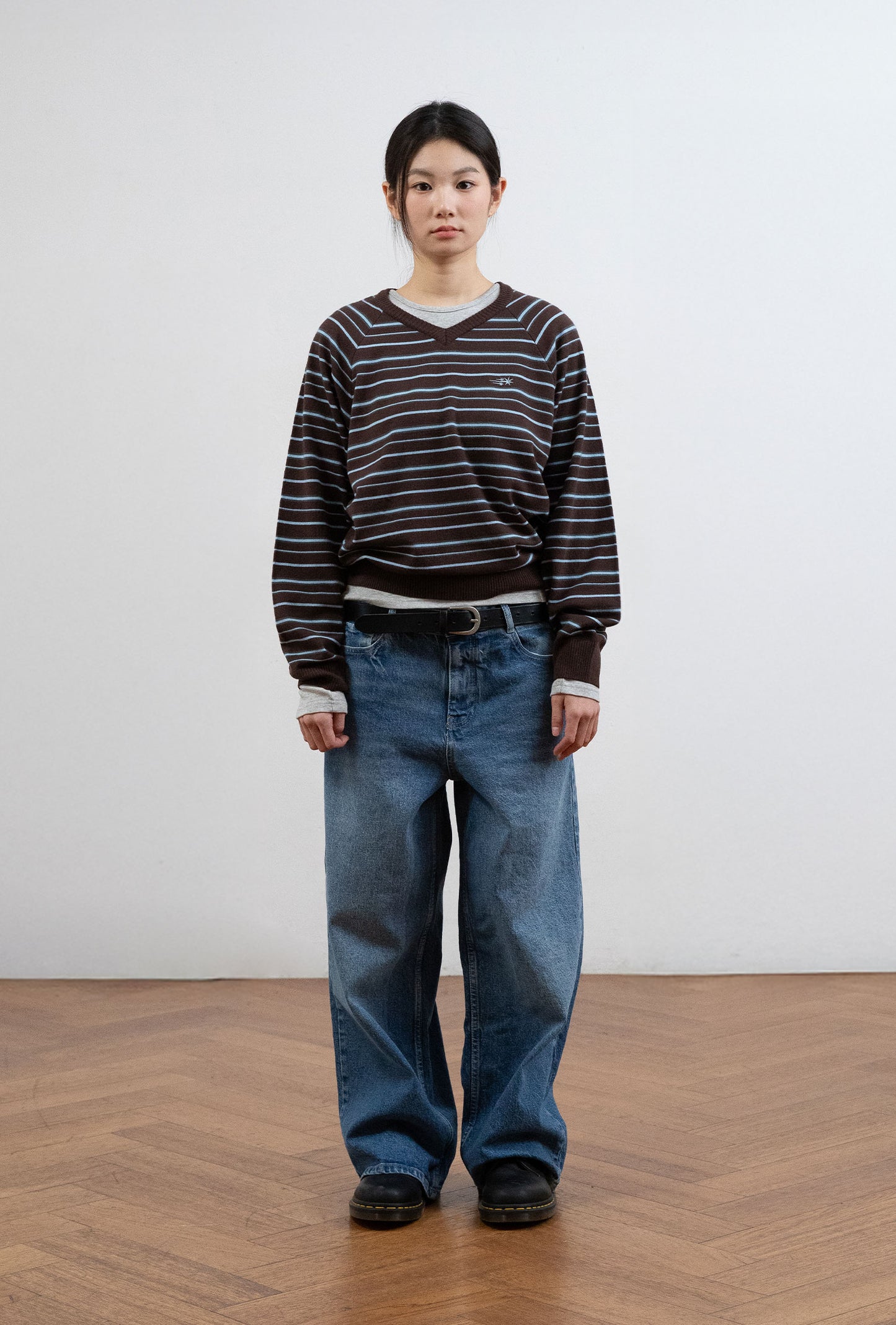 MULTI STRIPE 3STAR V NECK KNIT
[BROWN]