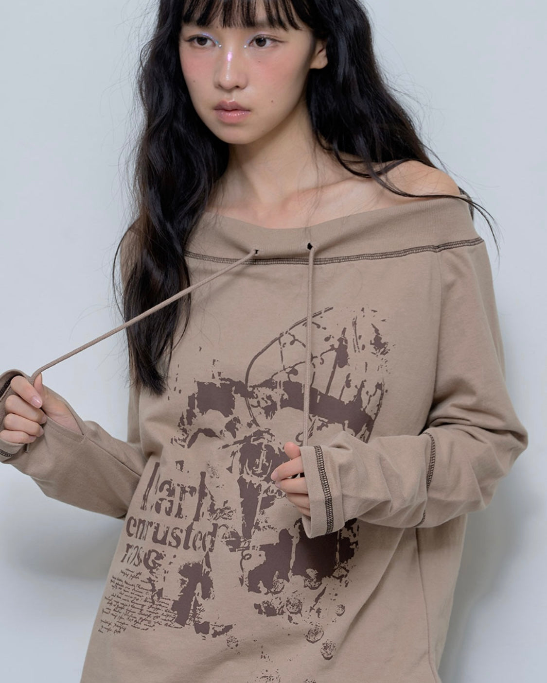 NASTY FANCY CLUB/aespa ウィンタ着用/Pearl Rose Off Shoulder winter同款🎀] NASTY FANCY CLUB PEARL ROSE OFF-SHOULDER