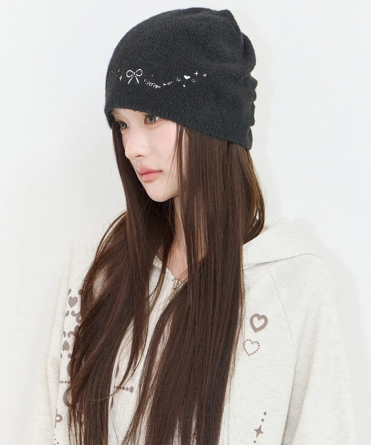 [illigo] DRAWING EMBROIDERY BEANIE_BLACK