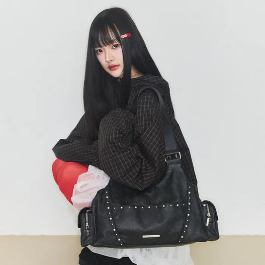 LOOP DOUBLE POCKET SHOULDER BAG - BLACK