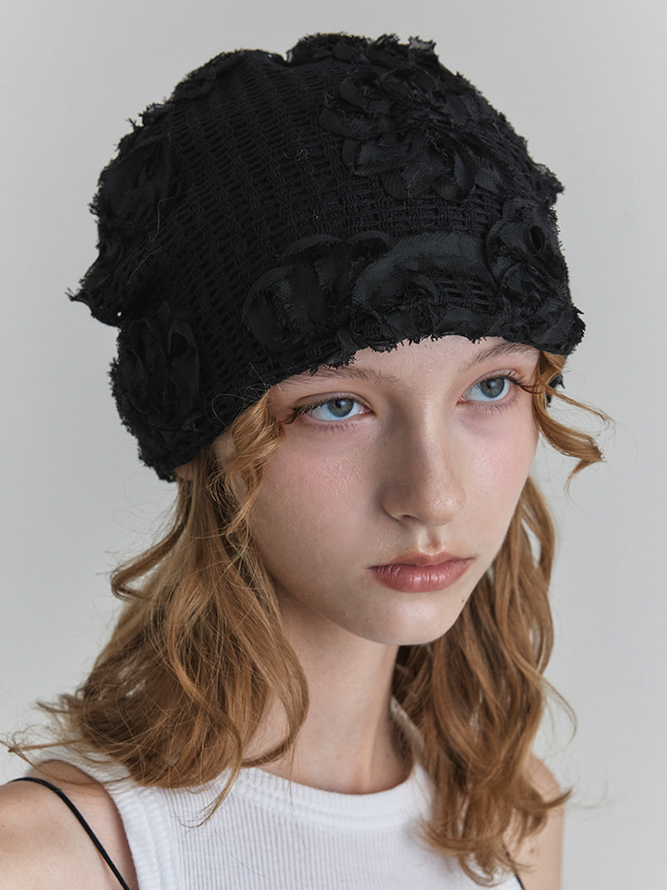 POESIEDAME ROSA KNIT BEANIE IN BLACK