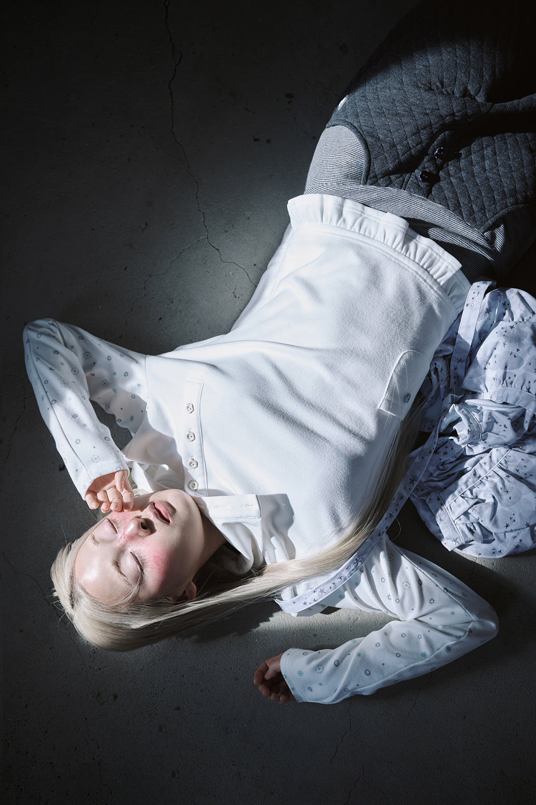 hugyourskin Flower button pola top (White)