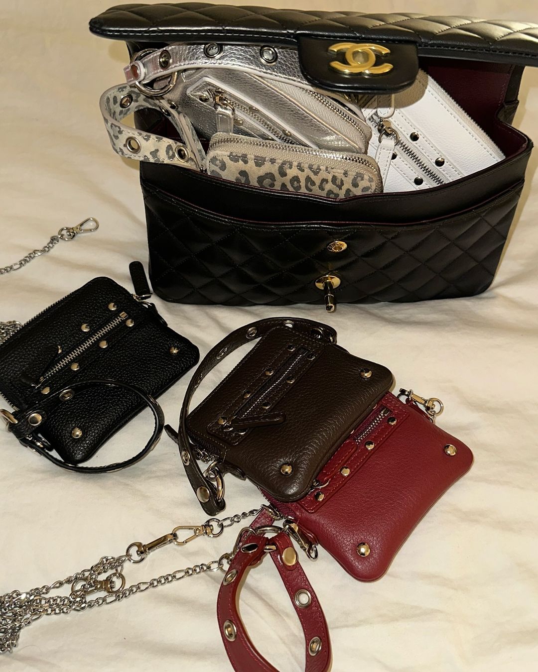 DEINET Studded Cross Chain Wallet / Burgundy