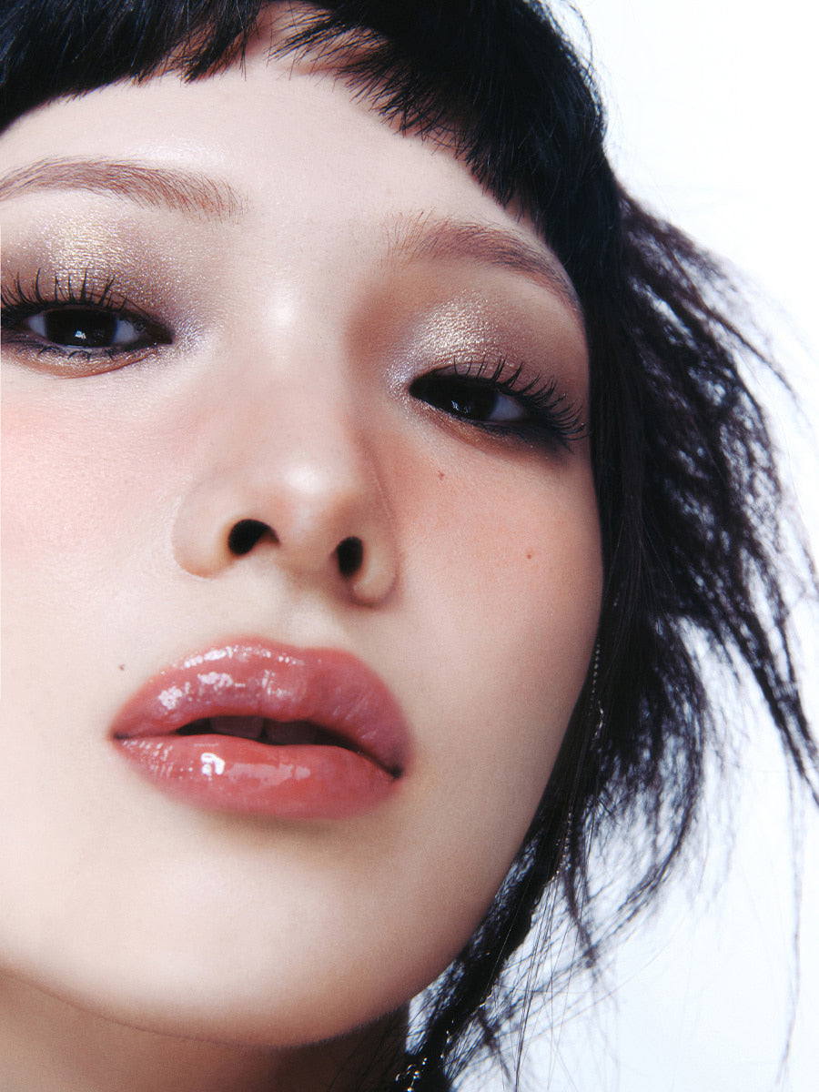 RISKY Pigment Eyeshadow Palette / PLUCKY DENIM