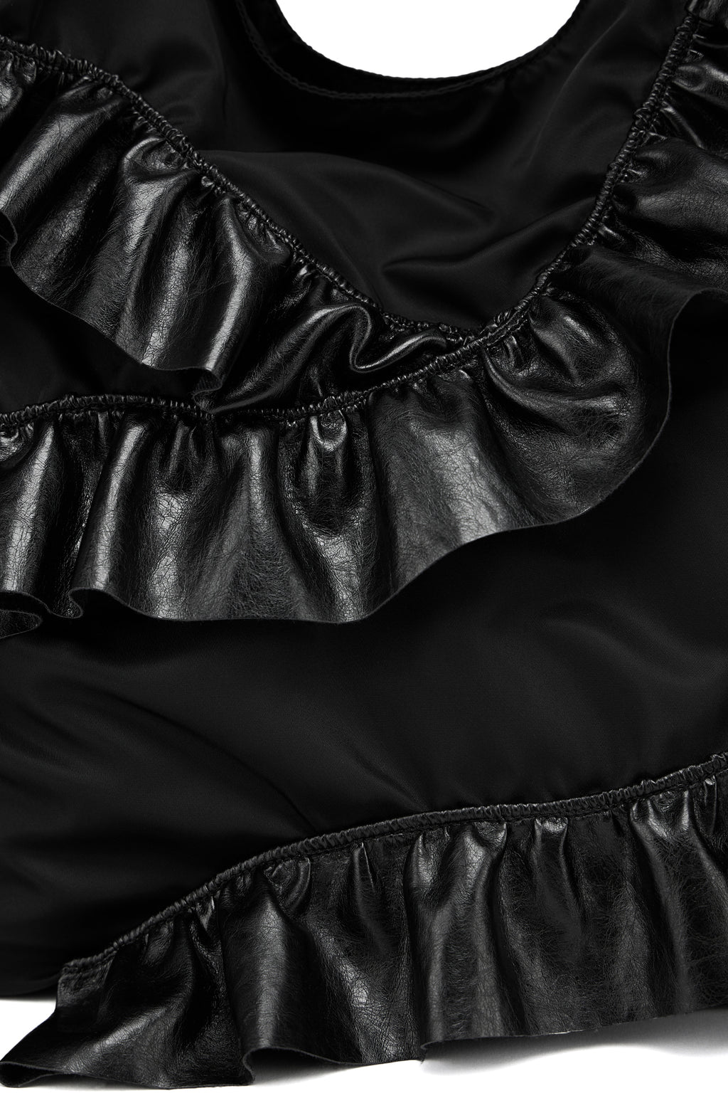 FRILL BIG BAG IN BLACK