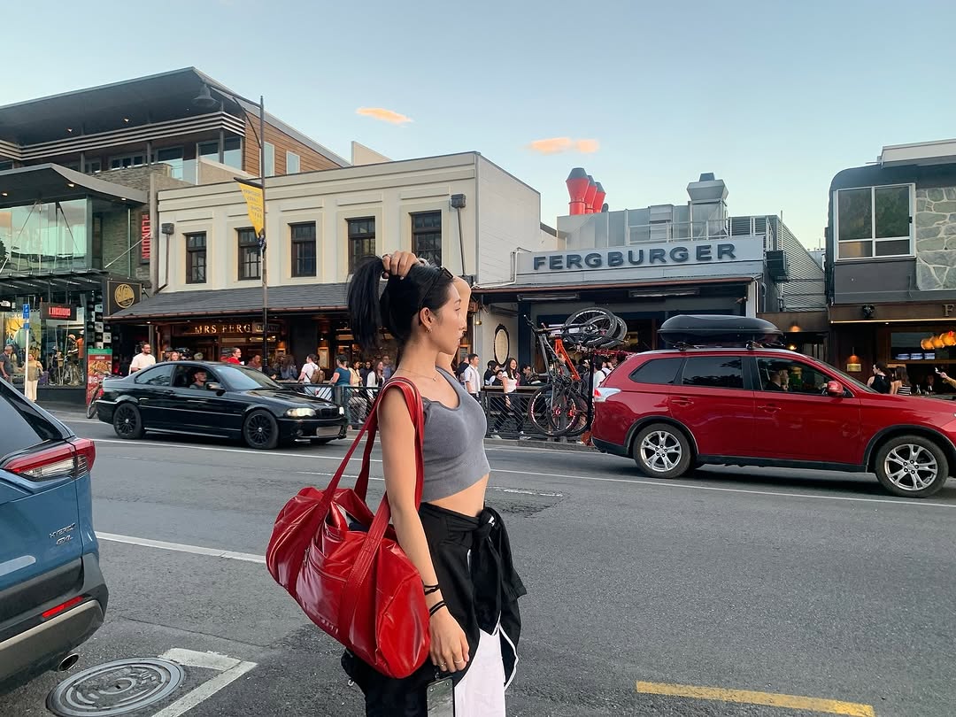 BLACKPURPLE NIKI Glossy Duffel Bag / Red