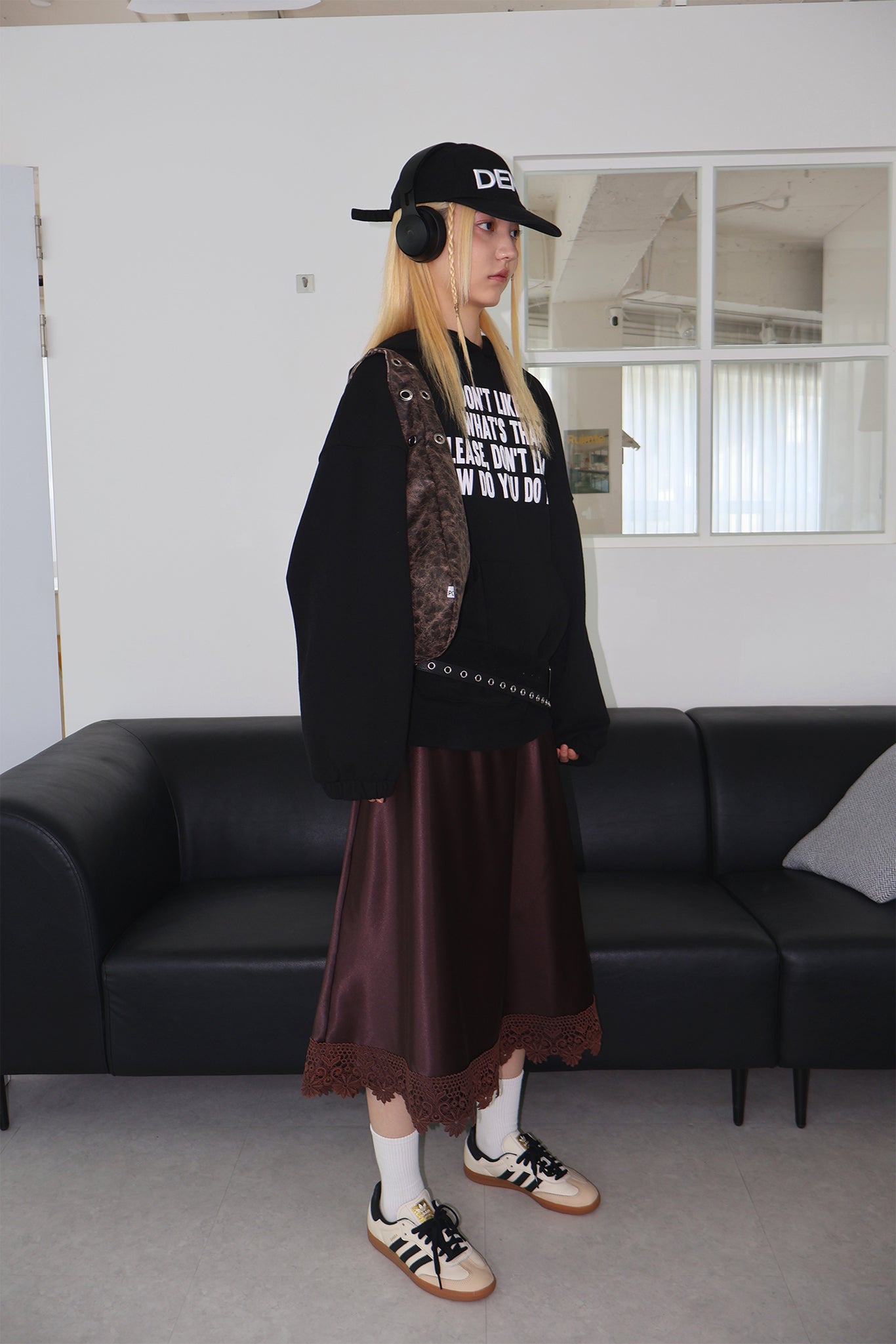 DEPC EYELET LEATHER BAG (BROWN)