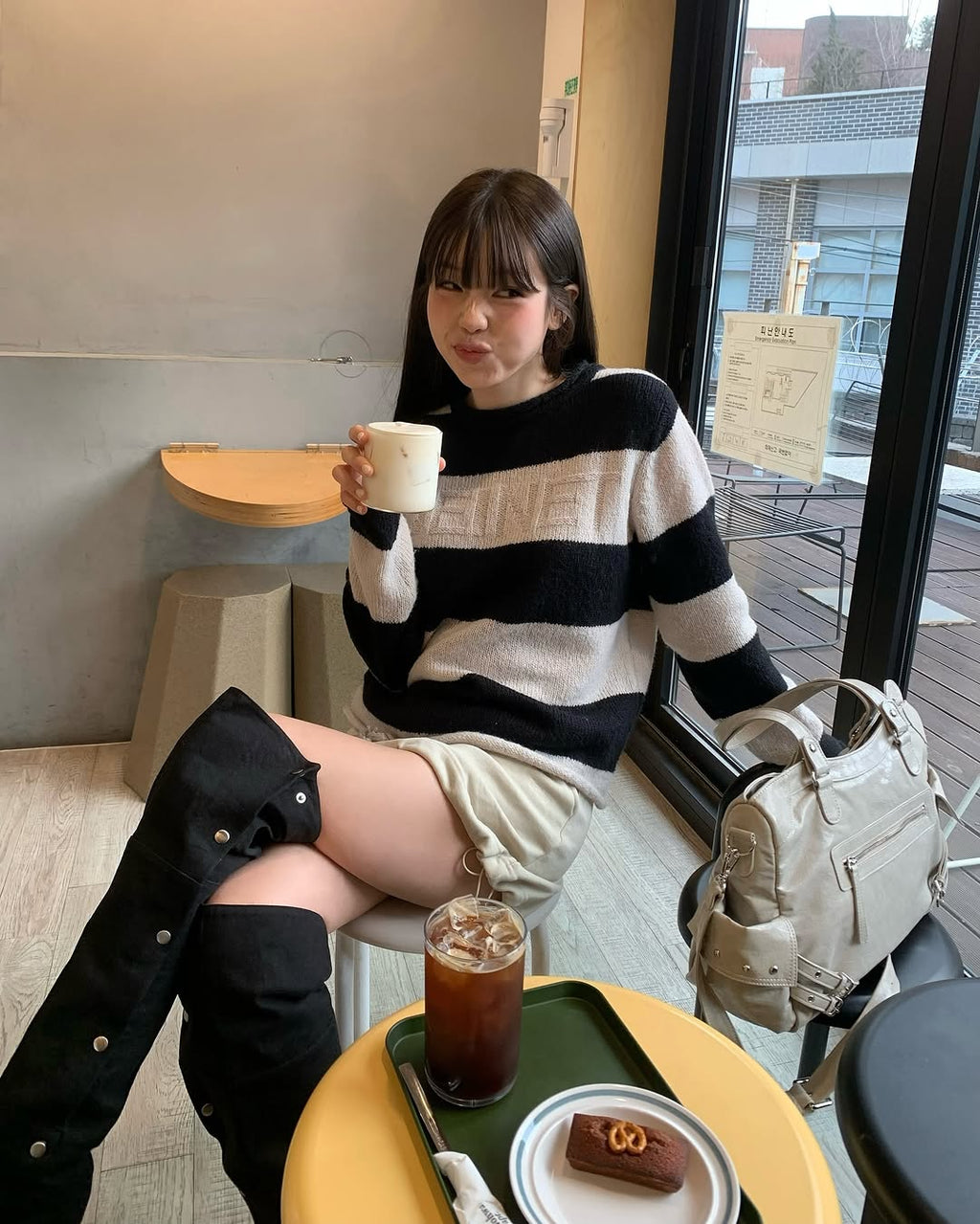 DEINET STUD POCKET BIG BAG IN ASH BEIGE