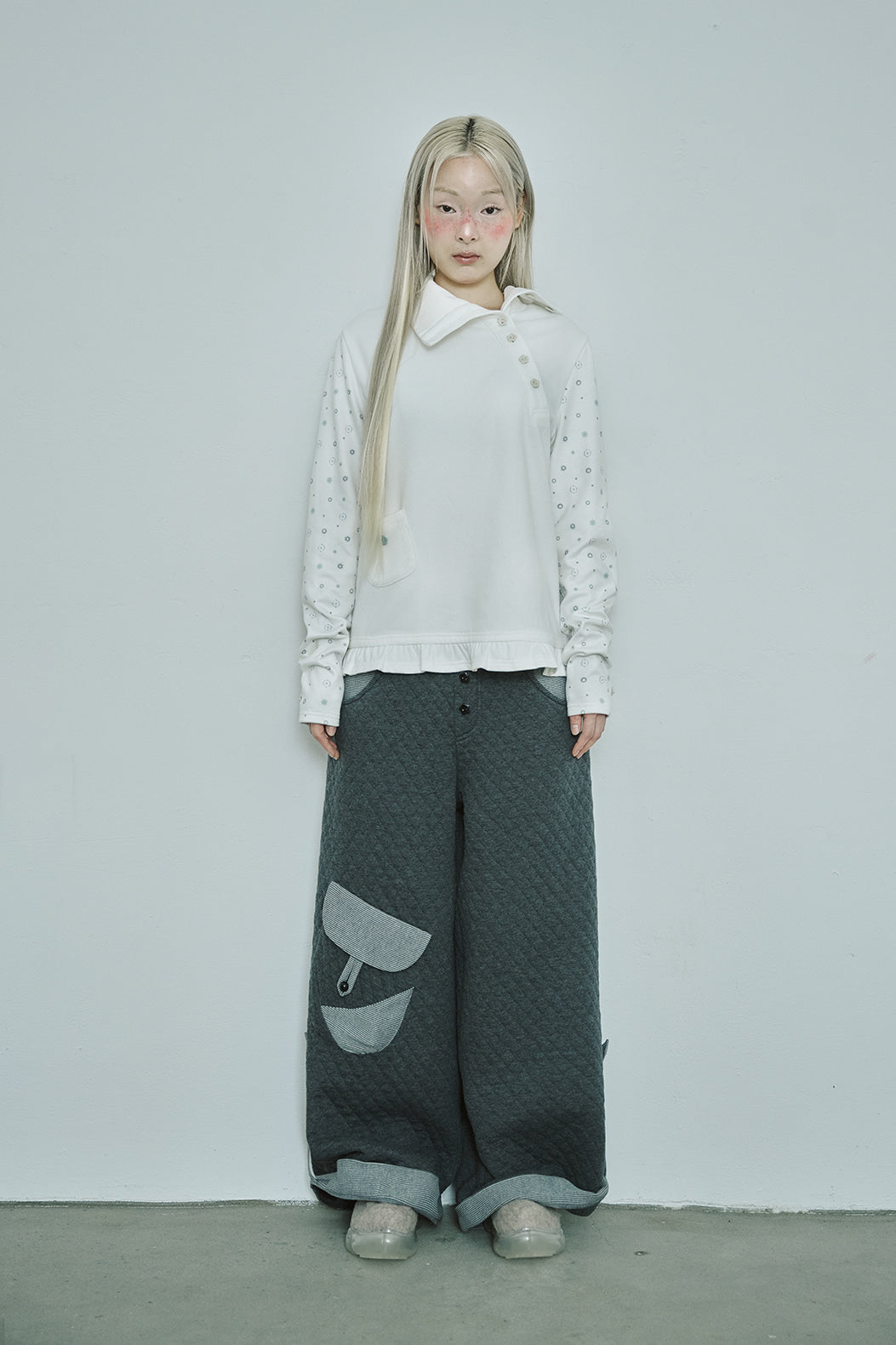 hugyourskin Flower button pola top (White)