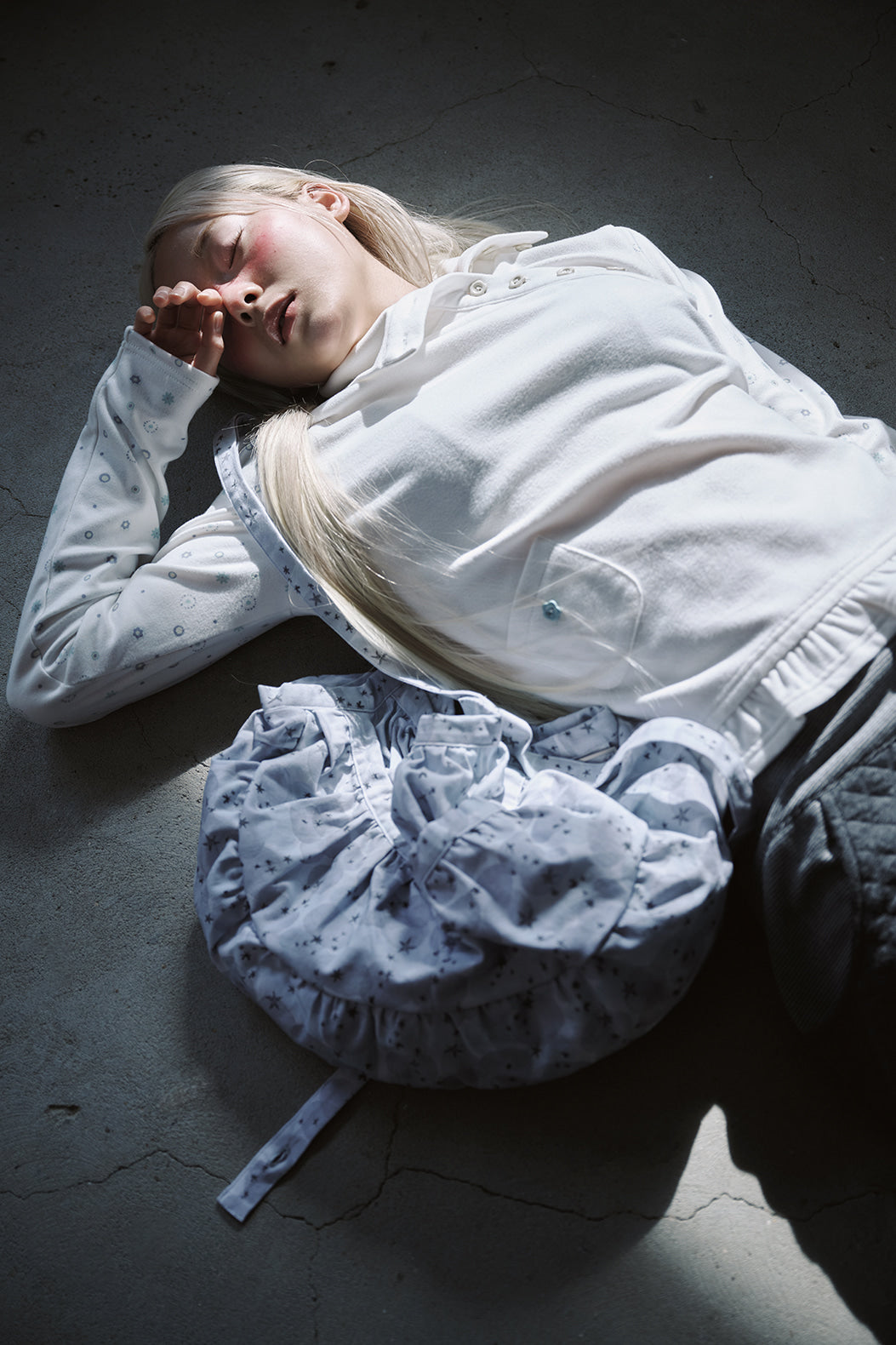 hugyourskin Stardust printed cross bag (Graish blue)