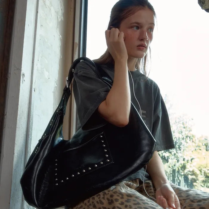 LETERIE STUD BUCKLE REVERSIBLE SHOULDER BAG_3COLORS