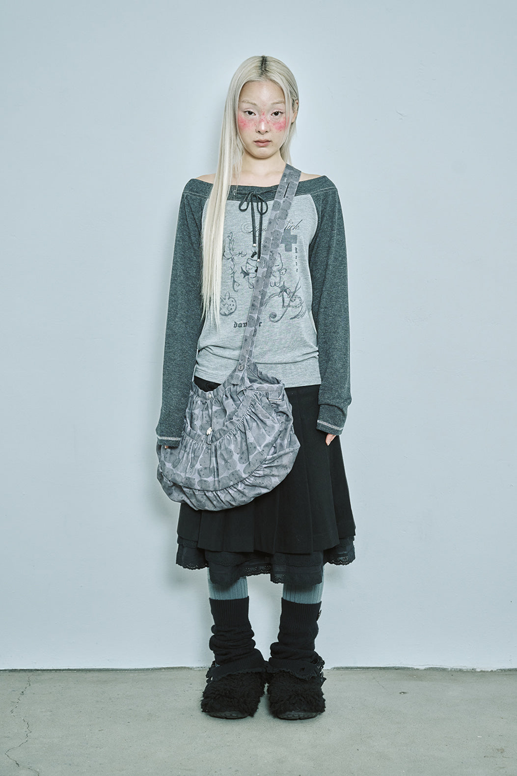 hugyourskin Stardust printed cross bag (Charcoal)