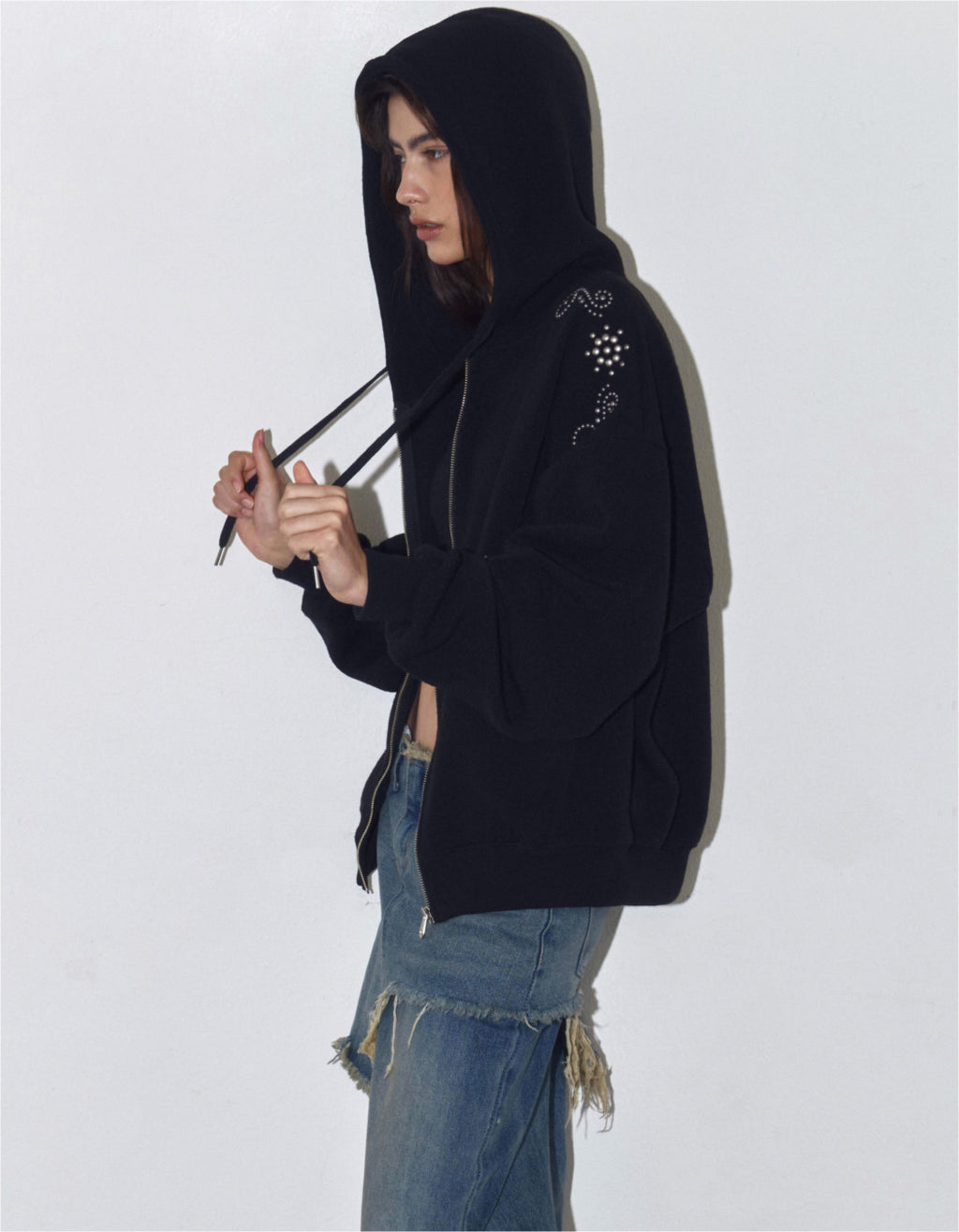 [시안同款🎀] Polysooem ORNAMENT STUDDED HOODIE_ONZI_EDITION / BLACK
