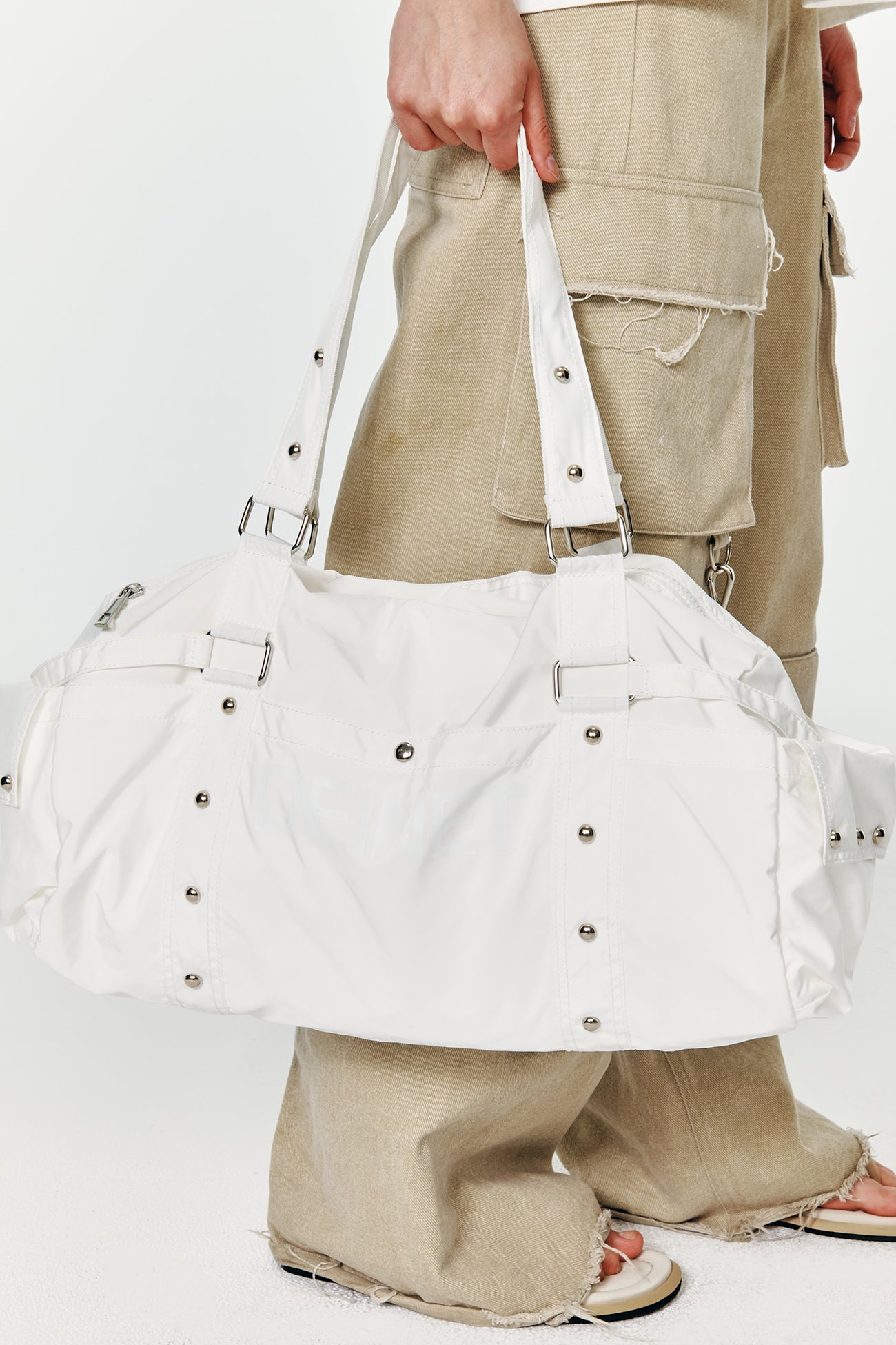 DEINET LOGO DUFFLE BAG IN WHITE