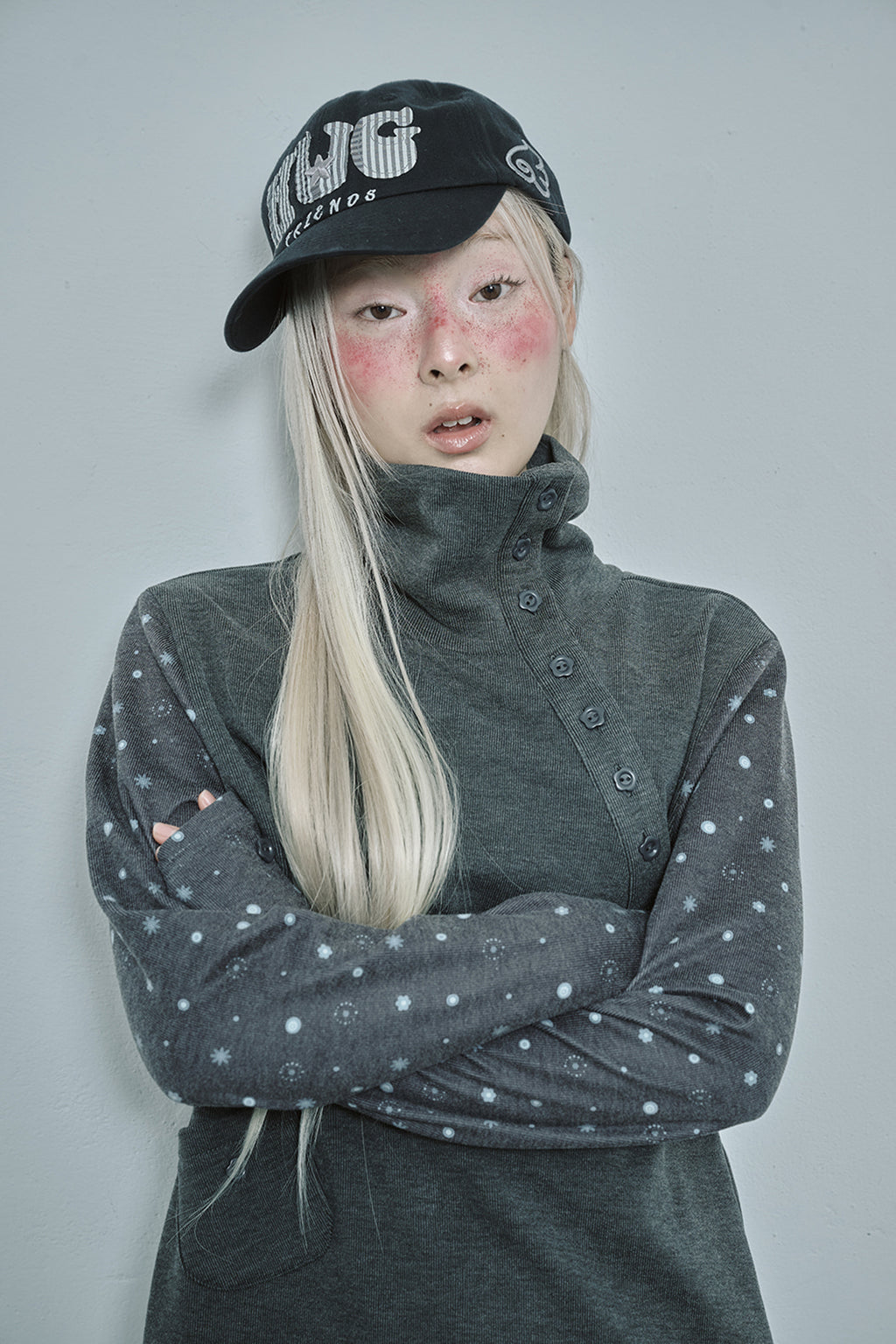 hugyourskin Flower button pola top (Charcoal)