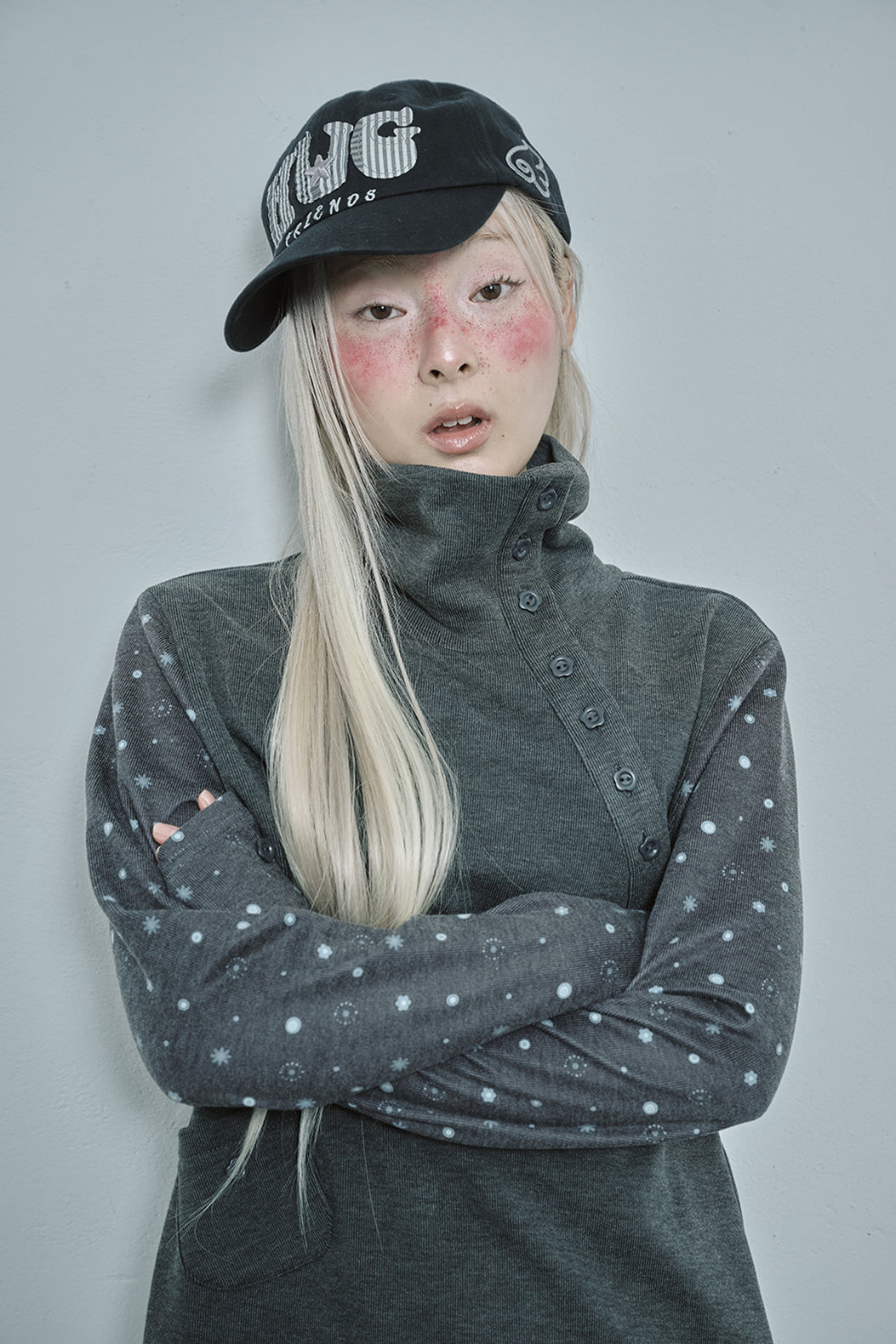 hugyourskin Flower button pola top (Charcoal)