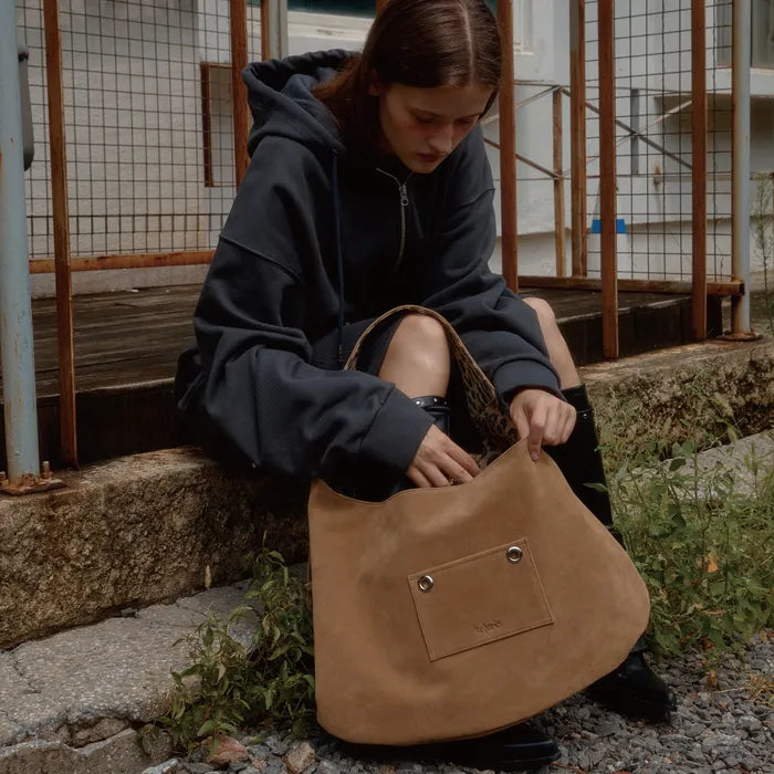 LETERIE SUEDE BUCKLE REVERSIBLE SHOULDER BAG_3COLORS
