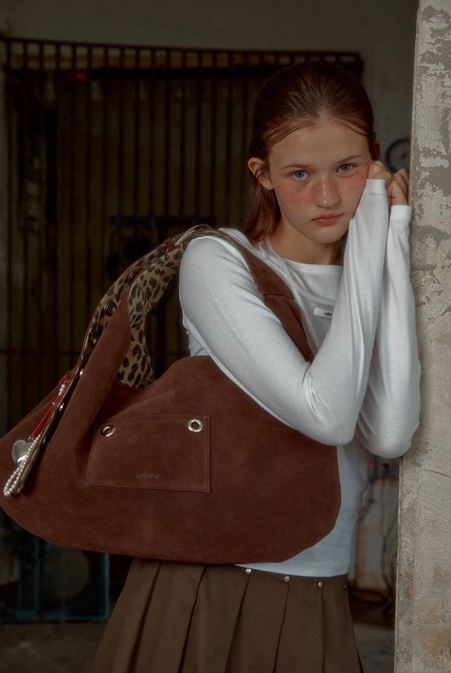 LETERIE SUEDE BUCKLE REVERSIBLE SHOULDER BAG_3COLORS