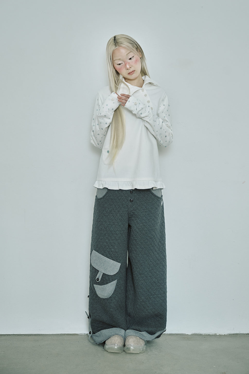 hugyourskin Flower button pola top (White)