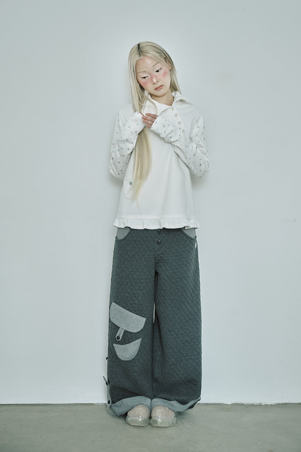 hugyourskin Flower button pola top (White)