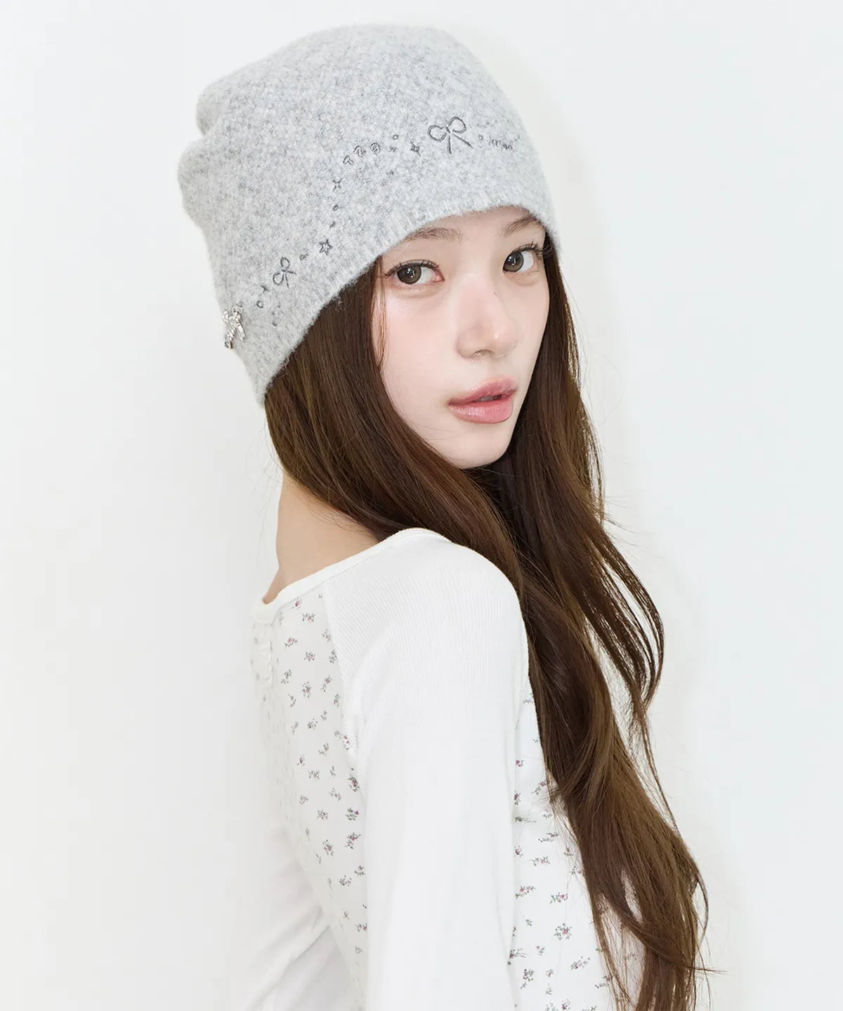 [illigo] DRAWING EMBROIDERY BEANIE_GREY