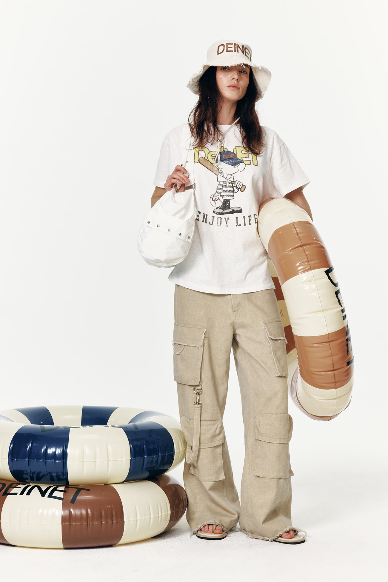 DEINET LOGO DUFFLE BAG IN WHITE