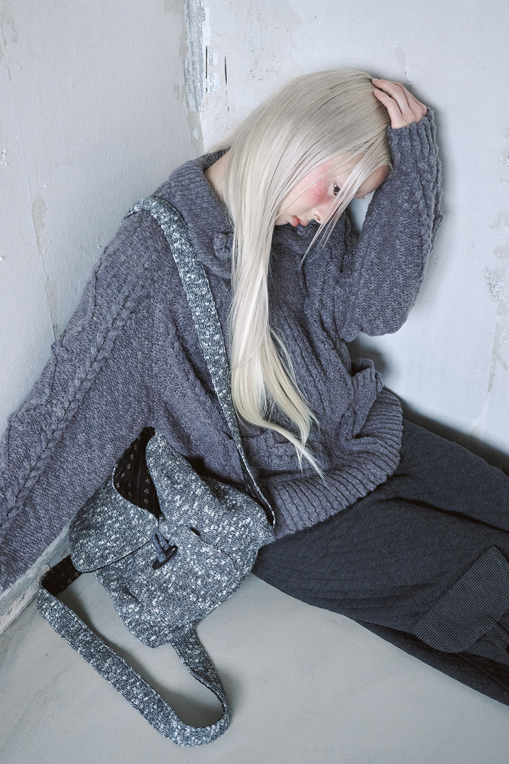 hugyourskin Popcorn knit zip-up (Charcoal)