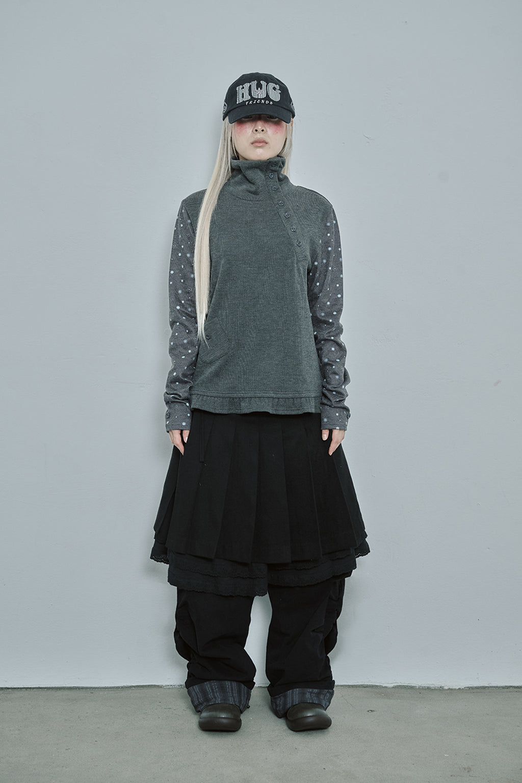 hugyourskin Flower button pola top (Charcoal)