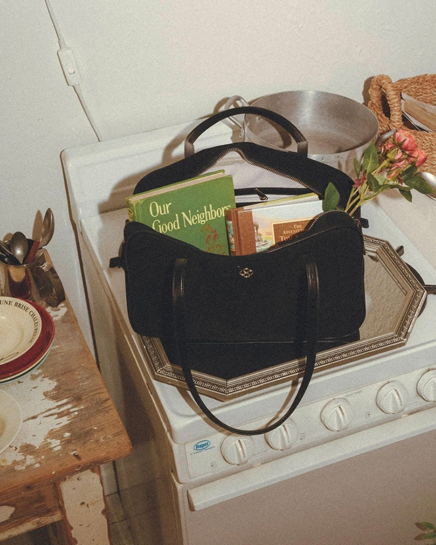 Heeari Sage Suede Square Bag / Black