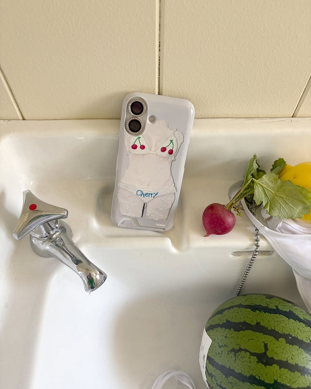cherry bikini phone case (有magsafe!!)