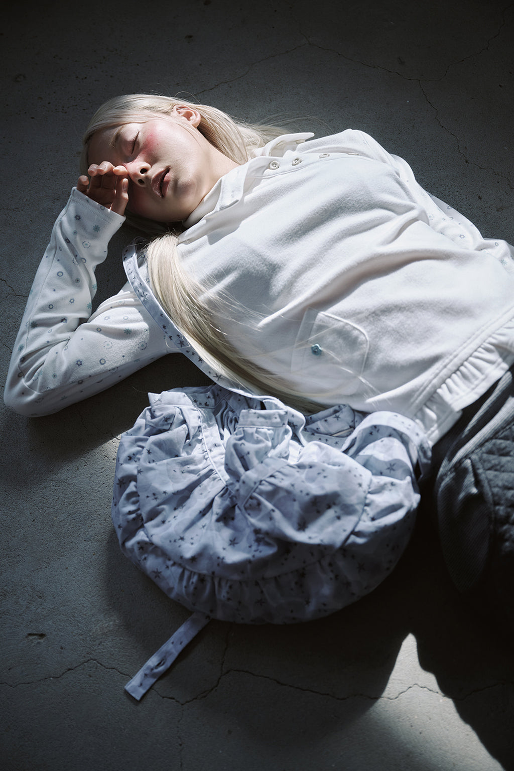 hugyourskin Flower button pola top (White)