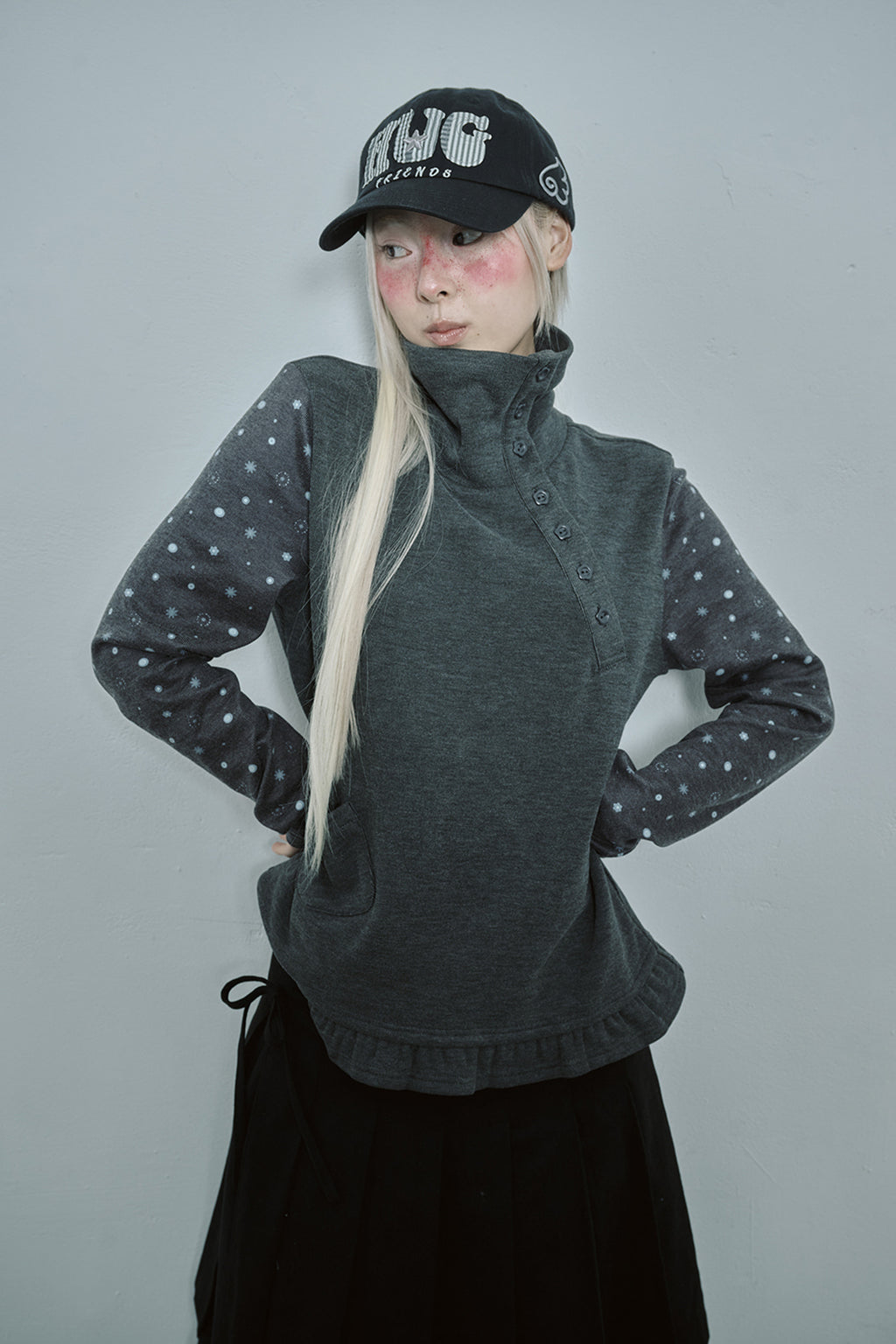 hugyourskin Flower button pola top (Charcoal)