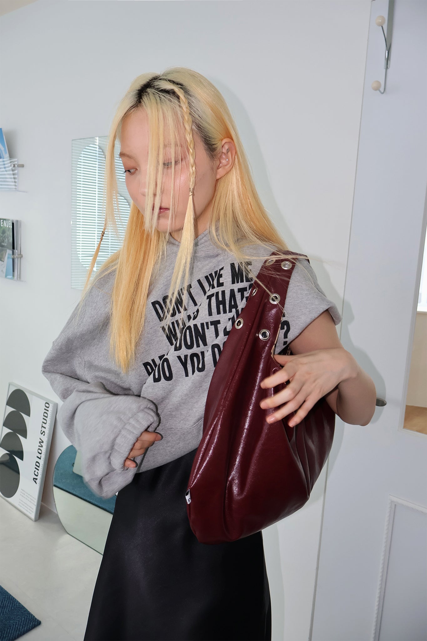 DEPC EYELET LEATHER BAG (WINE)