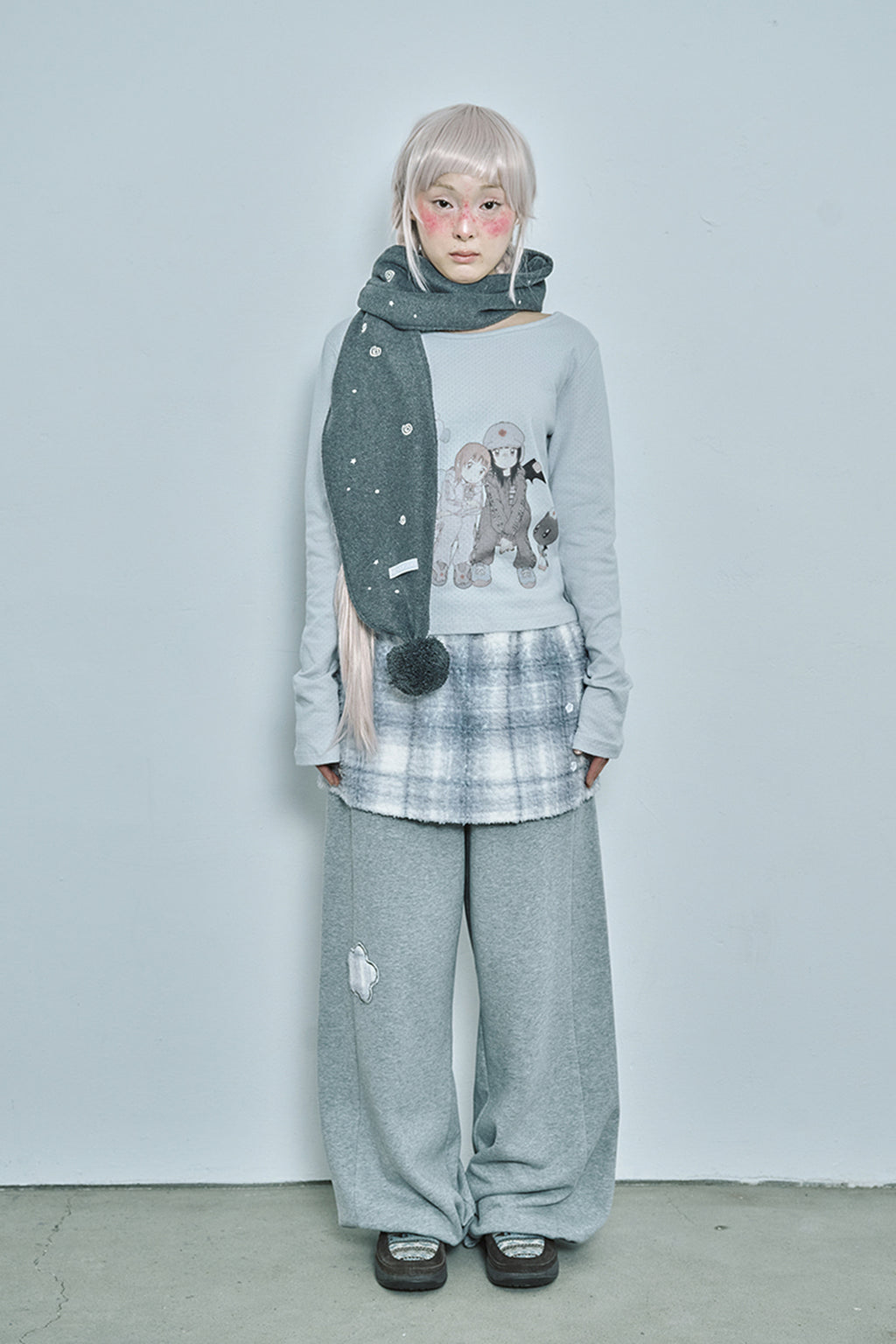 hugyourskin Embo pom-pom fleece muffler (Charcoal)