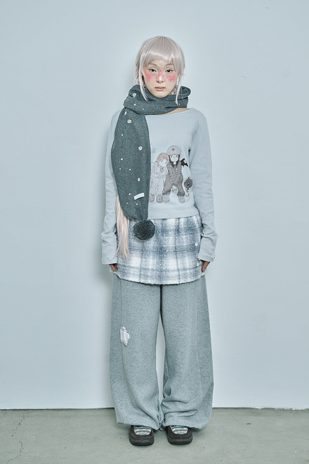 hugyourskin Embo pom-pom fleece muffler (Charcoal)