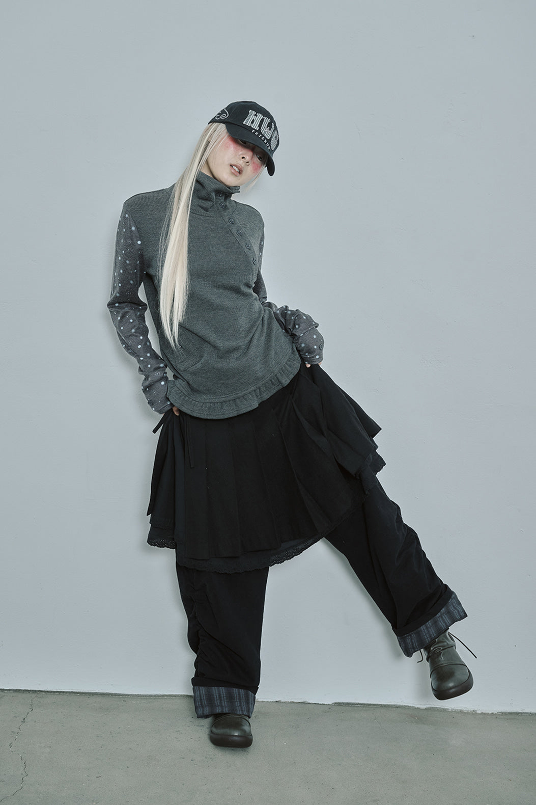 hugyourskin Flower button pola top (Charcoal)