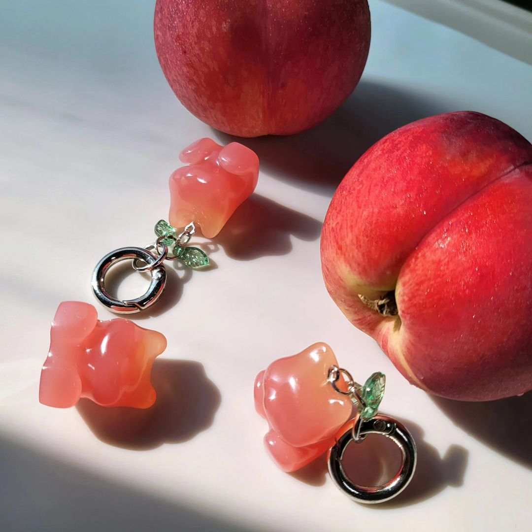 MELTING GLY PEACH BEAR Keychain🍑