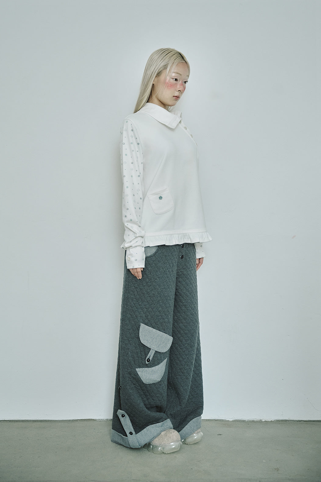 hugyourskin Flower button pola top (White)