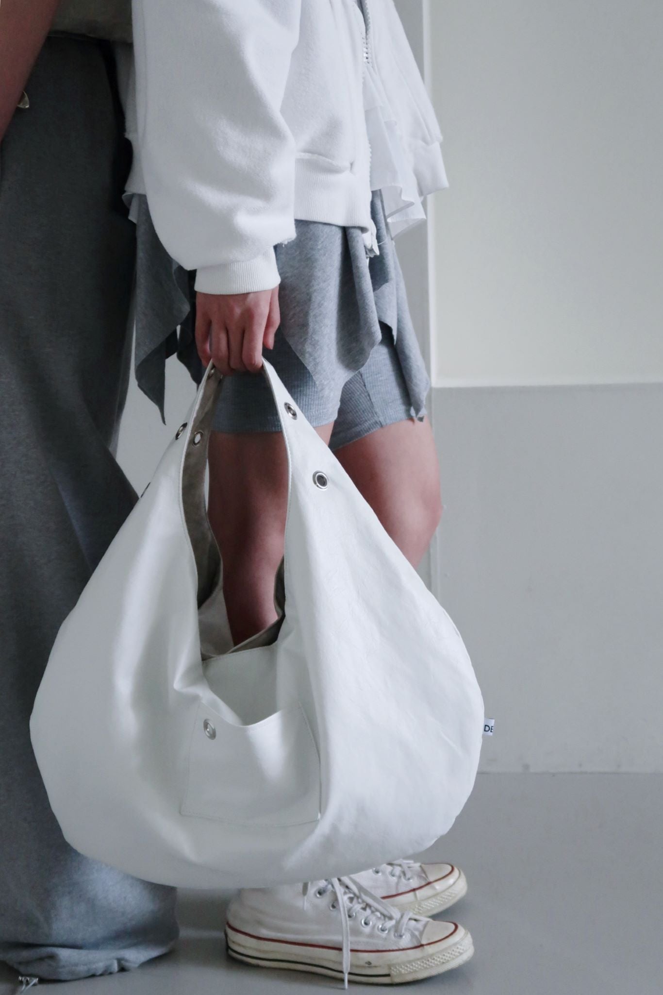 DEPC EYELET LEATHER BAG - LARGE (WHITE)