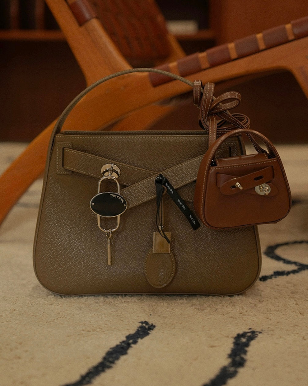 [100%牛皮] THE OFTN TILT ETAUPE M GOLD/SILVET