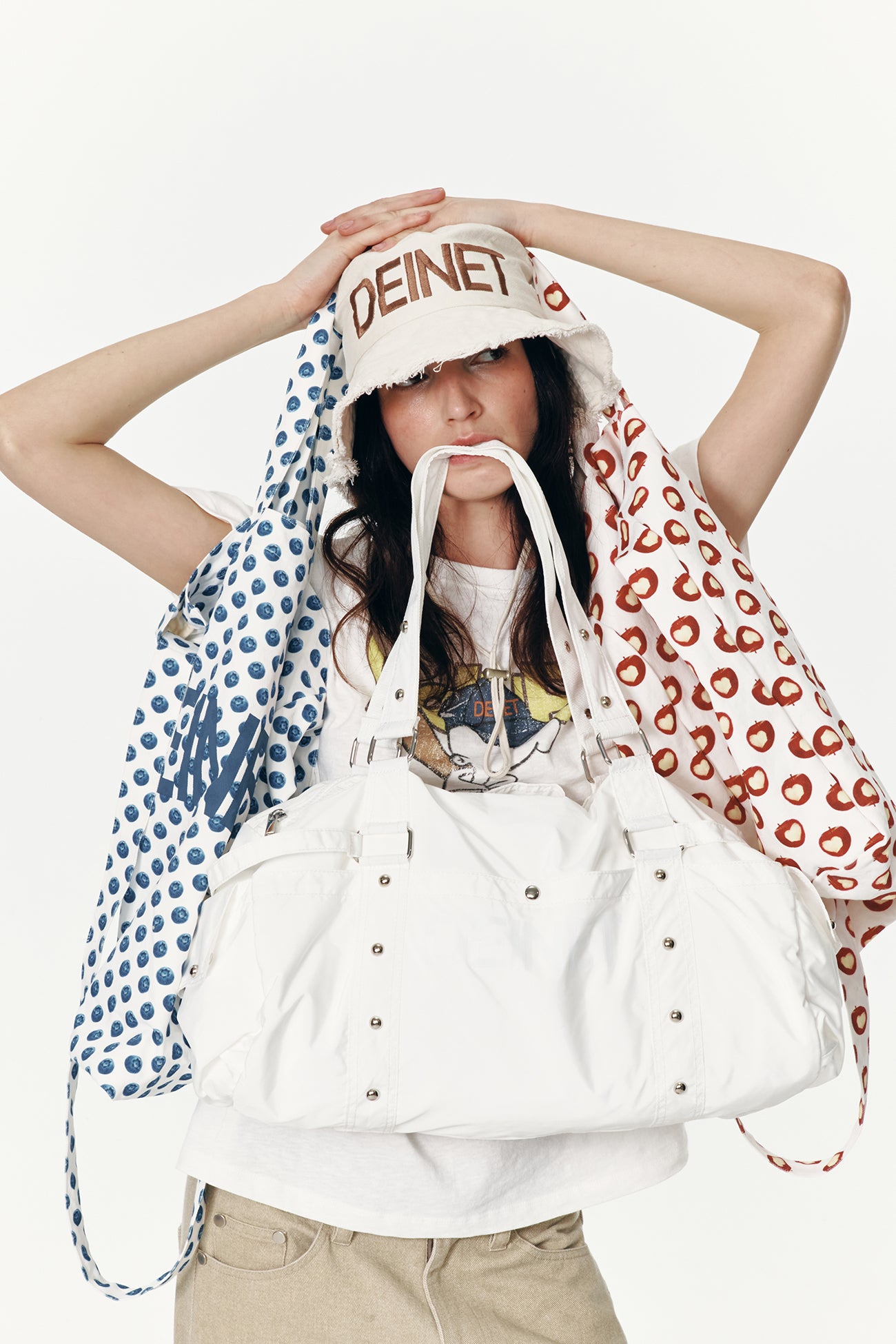 DEINET LOGO DUFFLE BAG IN WHITE