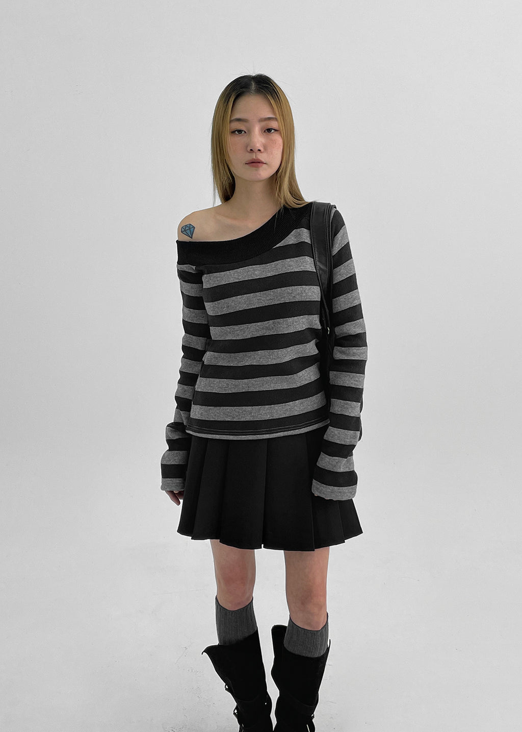 韓國製造 Striped Off-Shoulder LS Tee / 3colors