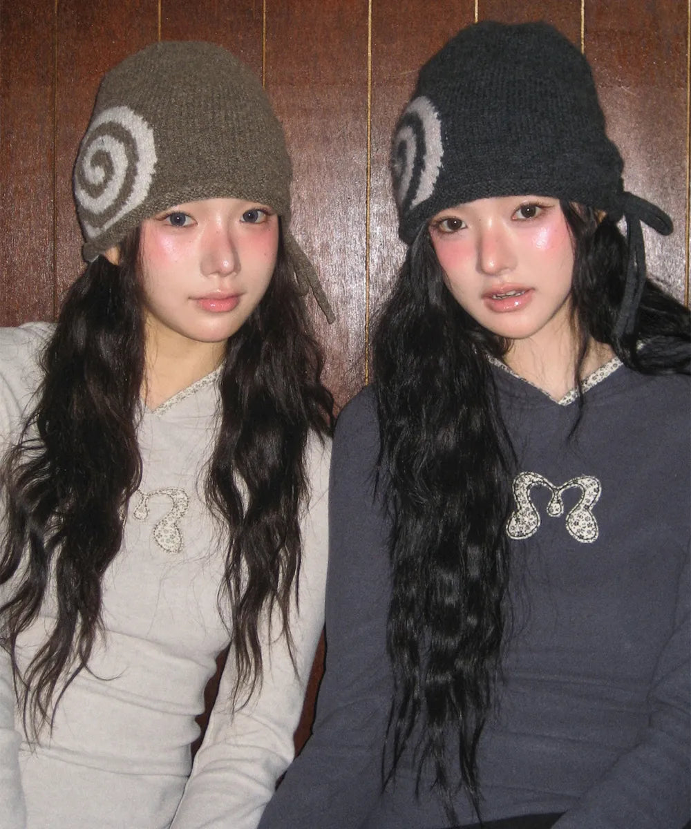 SIDE RIBBON SWIRLY BEANIE BROWN